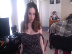 Webcam Curvy Girl Strips and Sings